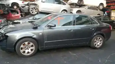 Veículo de Sucata audi a4 avant (8e) 2.0 do ano 2002 alimentado alt