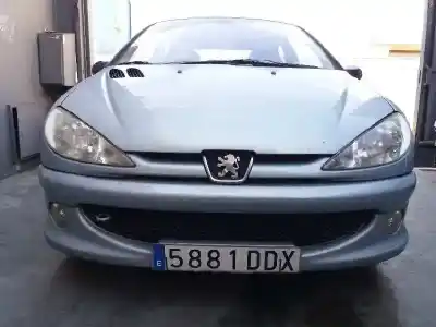 Vehicul casat PEUGEOT 206 4-TRG. XT al anului 2004 alimentat 8HZ