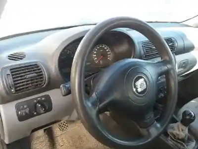 Здавання транспортного засобу seat leon (1m1) signo року 2000 потужний akl