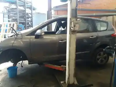 Veículo de Sucata RENAULT SCENIC III Grand Dynamique do ano 2011 alimentado R9M404