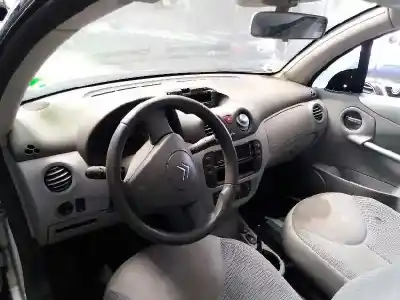 Véhicule à la ferraille citroen c3 pluriel 1.4 de l'année 2004 alimenté kfv