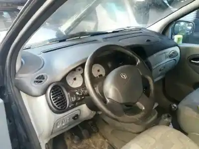 Scrapping Vehicle renault scenic (ja..) 1.9 dci authentique of the year 2002 powered f9q k7