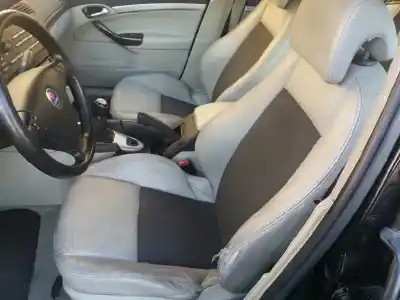 Veicolo di demolizione saab 9-3 berlina 2.2 s tid dell'anno 2002 alimentato d223l