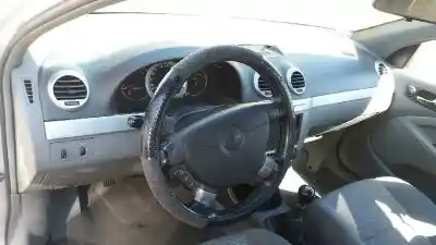 Vehicul casat chevrolet lacetti cdx al anului 2005 alimentat f16d3