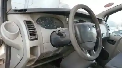 Veicolo di demolizione renault trafic p 1000 dell'anno 2002 alimentato 