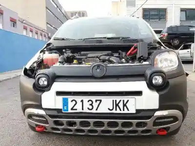 Véhicule à la ferraille fiat panda (319) cross de l'année 2015 alimenté 330a1000