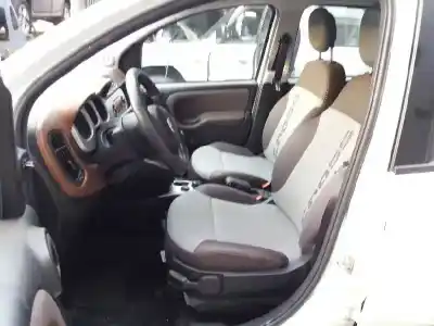 Véhicule à la ferraille fiat panda (319) cross de l'année 2015 alimenté 330a1000