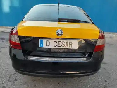 Veículo de Sucata skoda rapid active do ano 2013 alimentado cay