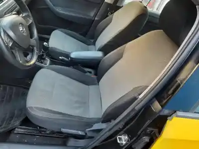 Veículo de Sucata skoda rapid active do ano 2013 alimentado cay