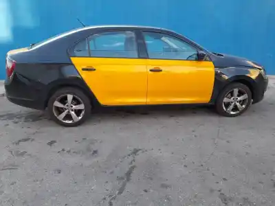 Veículo de Sucata skoda rapid active do ano 2013 alimentado cay