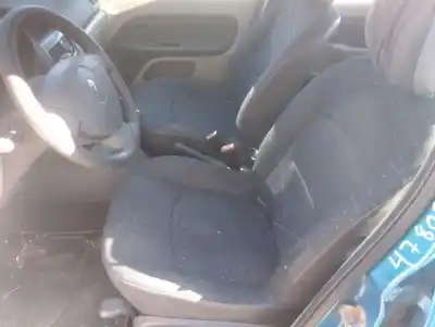 Здавання транспортного засобу renault clio ii fase ii (b/cb0) authentique року 2003 потужний d7f726