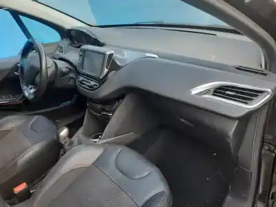 Véhicule à la ferraille peugeot 208 allure de l'année 2017 alimenté bh02