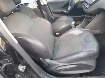 Véhicule à la ferraille peugeot 208 allure de l'année 2017 alimenté bh02