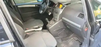 Véhicule à la ferraille opel zafira b cosmo de l'année 2009 alimenté z19dt
