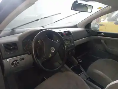 Veículo de Sucata volkswagen golf v (1k1) 1.6 fsi do ano 2005 alimentado bag,blf,blp