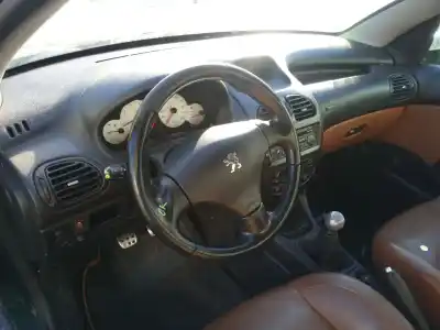 Veículo de Sucata peugeot 206 cc (2d) 1.6 16v (2dnfuf, 2dnfur) do ano 2000 alimentado nfu (tu5jp4)