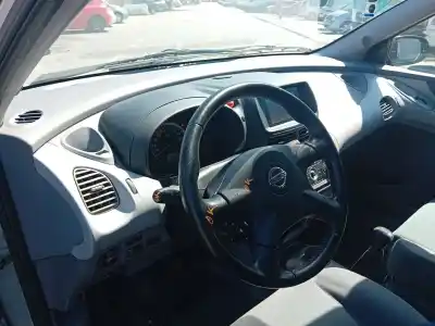 Veículo de Sucata nissan almera tino (v10) 2.2 dci do ano 2004 alimentado yd22