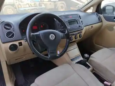 Veículo de Sucata volkswagen golf v (1k1) 1.9 tdi do ano 2006 alimentado bxe