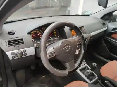 Veicolo di demolizione OPEL ASTRA H GTC (A04)  dell'anno 2006 alimentato Z 16 XEP
