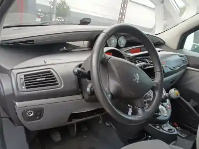 Véhicule à la ferraille PEUGEOT 807 (EB_)  de l'année 2006 alimenté 4HW (DW12TED4)