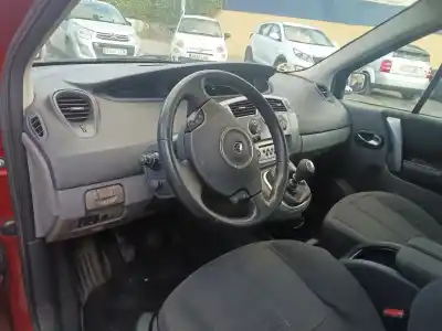 Véhicule à la ferraille RENAULT SCÉNIC II (JM0/1_)  de l'année 2007 alimenté F9Q L8