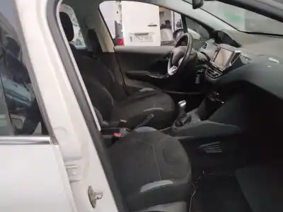 Scrapping Vehicle peugeot 208 i (ca_, cc_) 1.2 vti 82 of the year 2015 powered hm01