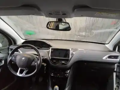 Scrapping Vehicle peugeot 208 i (ca_, cc_) 1.2 vti 82 of the year 2015 powered hm01