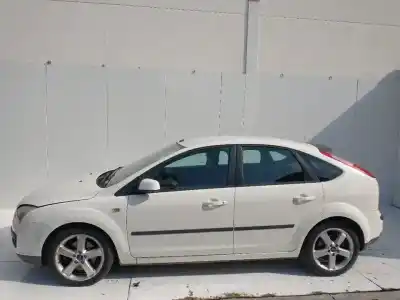 Veículo de Sucata ford focus berlina (cap) ambiente (d) do ano 2001 alimentado 