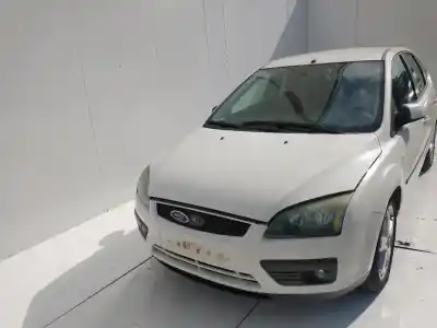 Veículo de Sucata ford focus berlina (cap) ambiente (d) do ano 2001 alimentado 