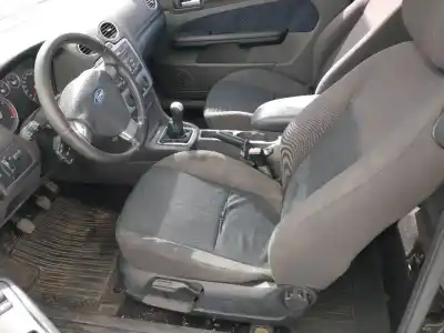 Veículo de Sucata ford focus berlina (cap) ambiente (d) do ano 2001 alimentado hxda