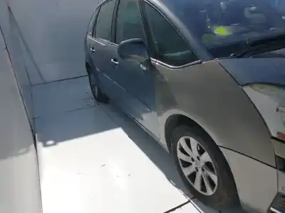 Veículo de Sucata citroen c4 picasso exclusive do ano 2001 alimentado rhj