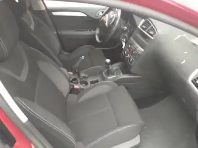 Vehicul casat citroen c4 lim. exclusive al anului 2001 alimentat 9hd 9h05