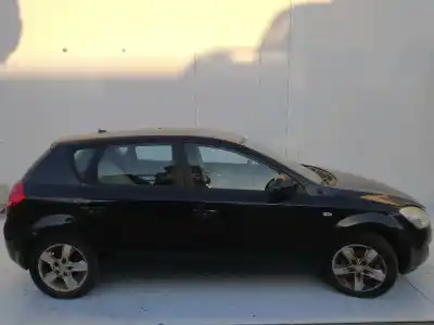 Scrapping Vehicle kia cee'd fastback (ed) 1.6 crdi 90 of the year 2001 powered d4fb