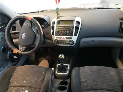 Scrapping Vehicle kia cee'd fastback (ed) 1.6 crdi 90 of the year 2001 powered d4fb