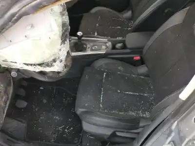 Veículo de Sucata citroen c4 lim. feel edition 131 cv / 96 kw do ano 2001 alimentado hny