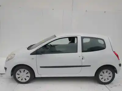 Утилизация автомобиля RENAULT TWINGO Dynamique года 2001 питание D4F772