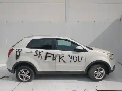 Veículo de Sucata ssangyong korando premium 4x2 do ano 2001 alimentado 