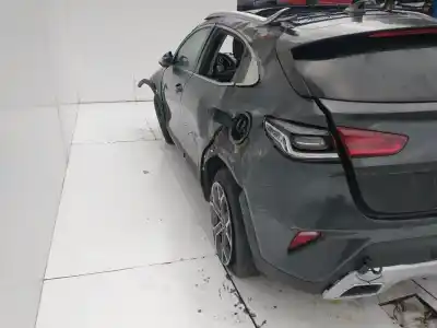 Veicolo di demolizione kia xceed concept 119 cv / 88 kw dell'anno 2001 alimentato g3lc