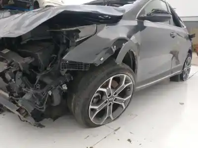 Veicolo di demolizione kia xceed concept 119 cv / 88 kw dell'anno 2001 alimentato g3lc