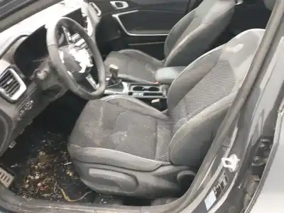 Veicolo di demolizione kia xceed concept 119 cv / 88 kw dell'anno 2001 alimentato g3lc