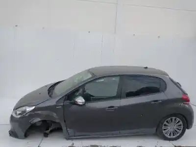 Veículo de Sucata PEUGEOT 208 Style do ano 2001 alimentado BH02