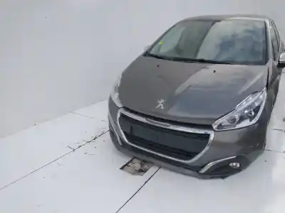 Véhicule à la ferraille peugeot 208 style de l'année 2001 alimenté bh02