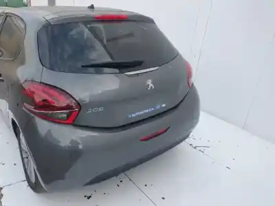 Véhicule à la ferraille peugeot 208 style de l'année 2001 alimenté bh02