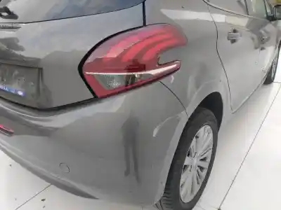 Véhicule à la ferraille peugeot 208 style de l'année 2001 alimenté bh02