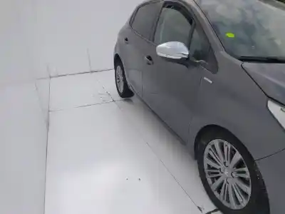 Véhicule à la ferraille peugeot 208 style de l'année 2001 alimenté bh02