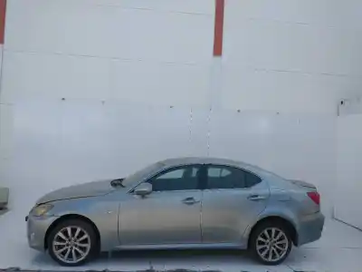 Здавання транспортного засобу lexus is200 (ds2/is2) 220d року 2001 потужний 2adfhv