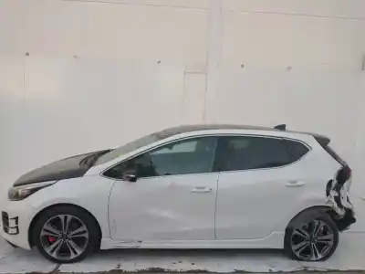 Veículo de Sucata kia cee´d tech do ano 2001 alimentado d4fb