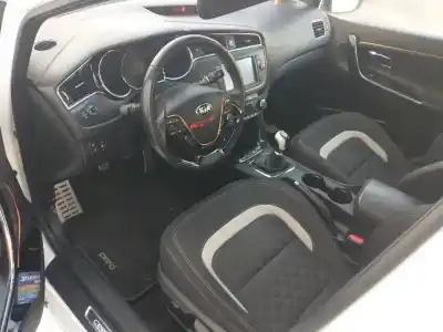 Veículo de Sucata kia cee´d tech do ano 2001 alimentado d4fb