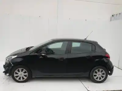 Veículo de Sucata peugeot 208 active do ano 2001 alimentado bh02