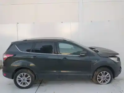 Veicolo di demolizione ford kuga st-line dell'anno 2001 alimentato m8mc